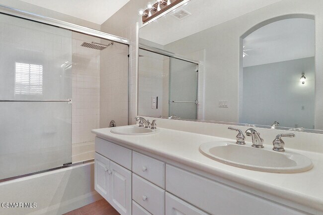 Building Photo - 5505 Salerno Dr
