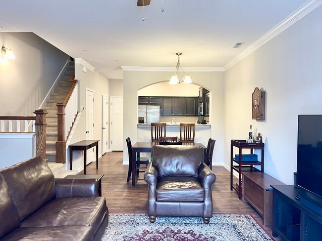 Building Photo - 205 Promenade Ln