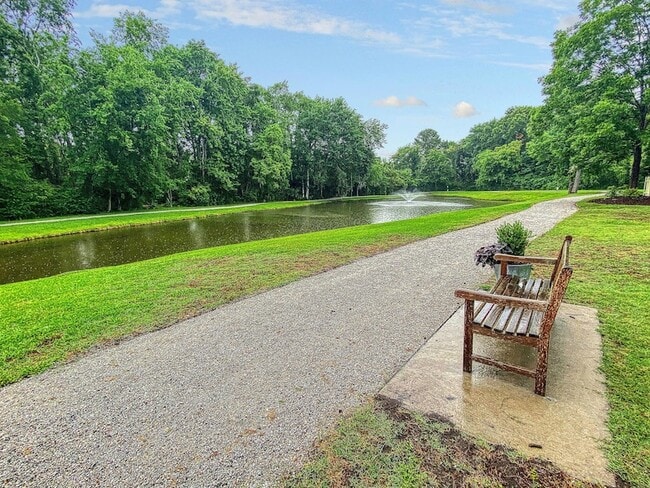 Building Photo - 1850 Montclair Dr