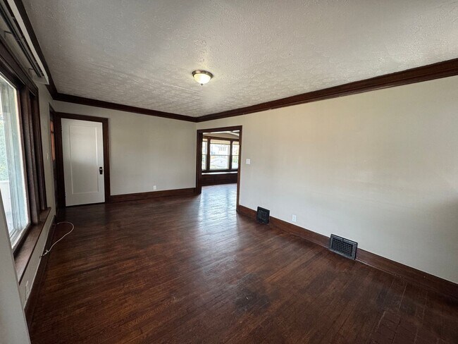 Building Photo - 4103-4103 Spokane Ave