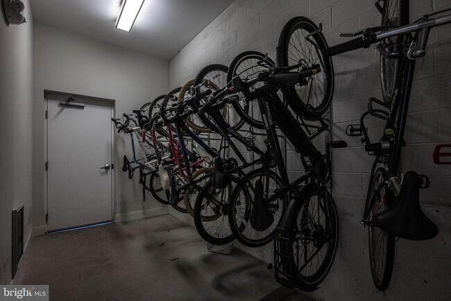 Building Photo - 989 S Buchanan St