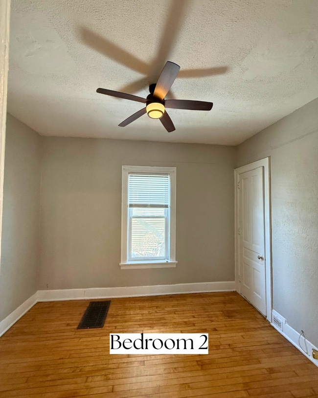 Building Photo - 133 E Lloyd St