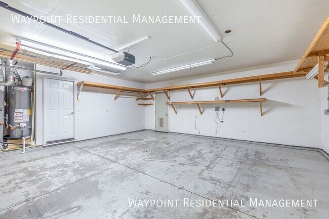 Building Photo - 6017 N Oliver Ave