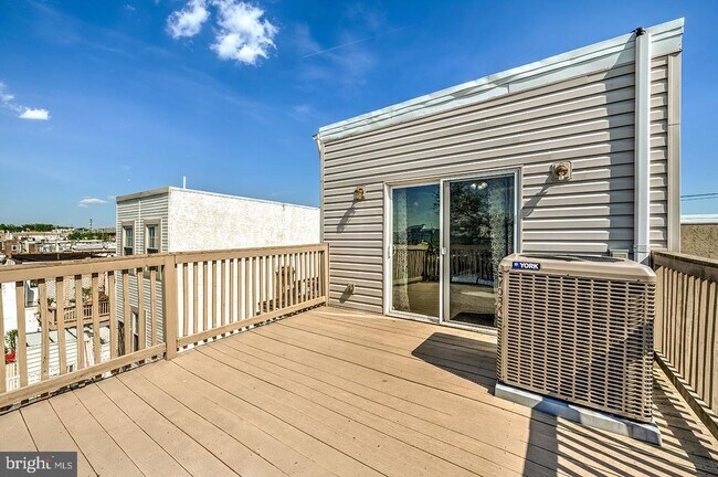 Building Photo - 2608 Edgemont St