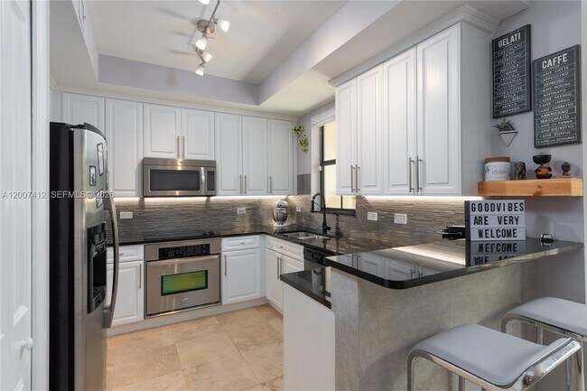 Building Photo - 1650 Galiano St