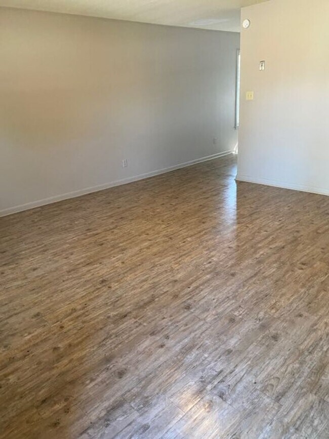 Building Photo - Monthly Paid Rent