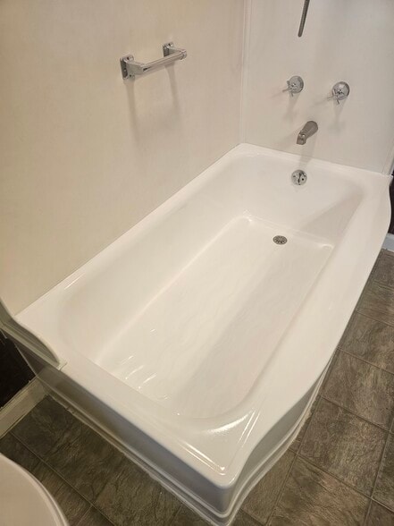 Building Photo - 6613 N Amherst St