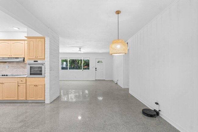 Building Photo - 809 S Atlantic Dr