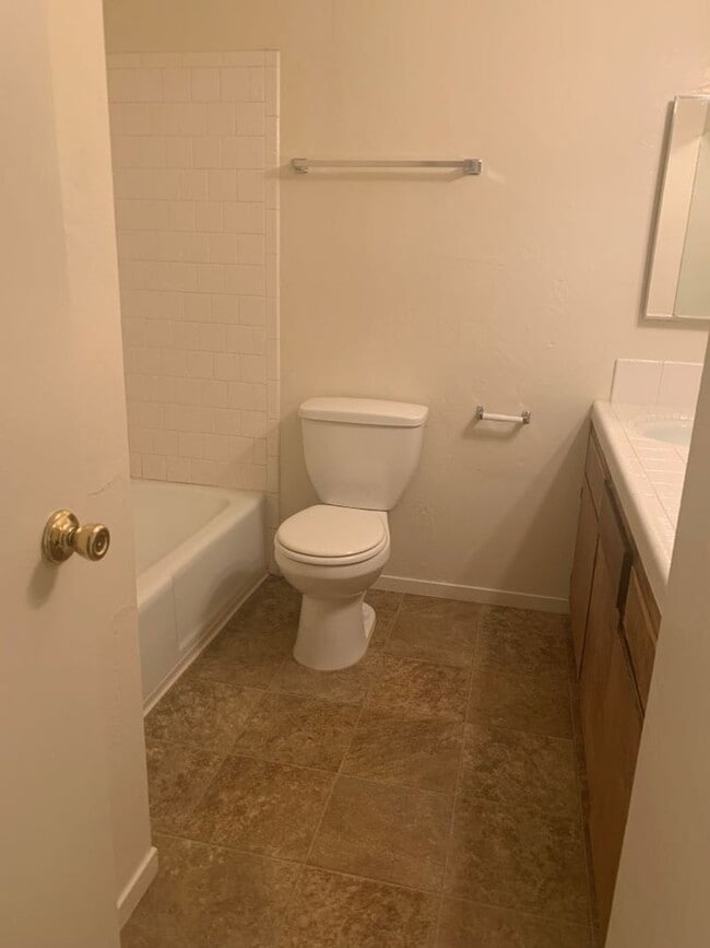 Building Photo - 7004 N Half Moon Dr