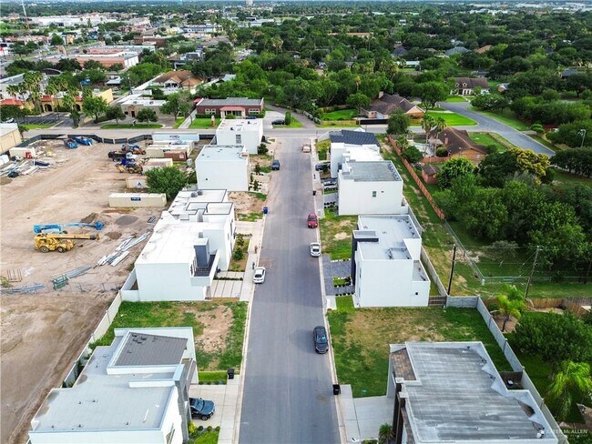 Building Photo - 6706 N 11th Ln