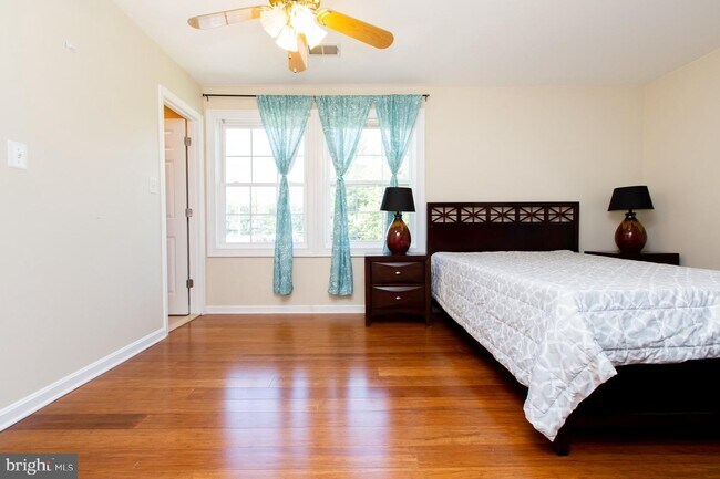 Building Photo - 303 Lincoln Ave