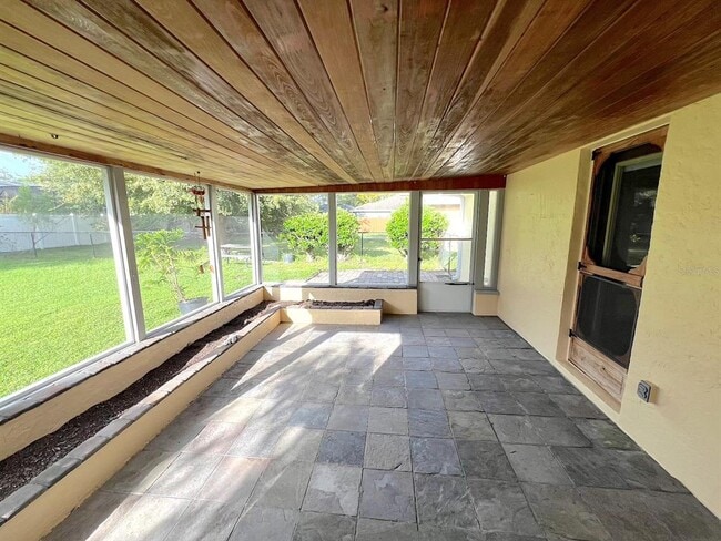 Building Photo - 104 Raemoor Dr