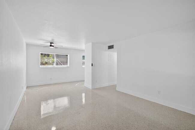 Building Photo - 1821 Middle River Dr