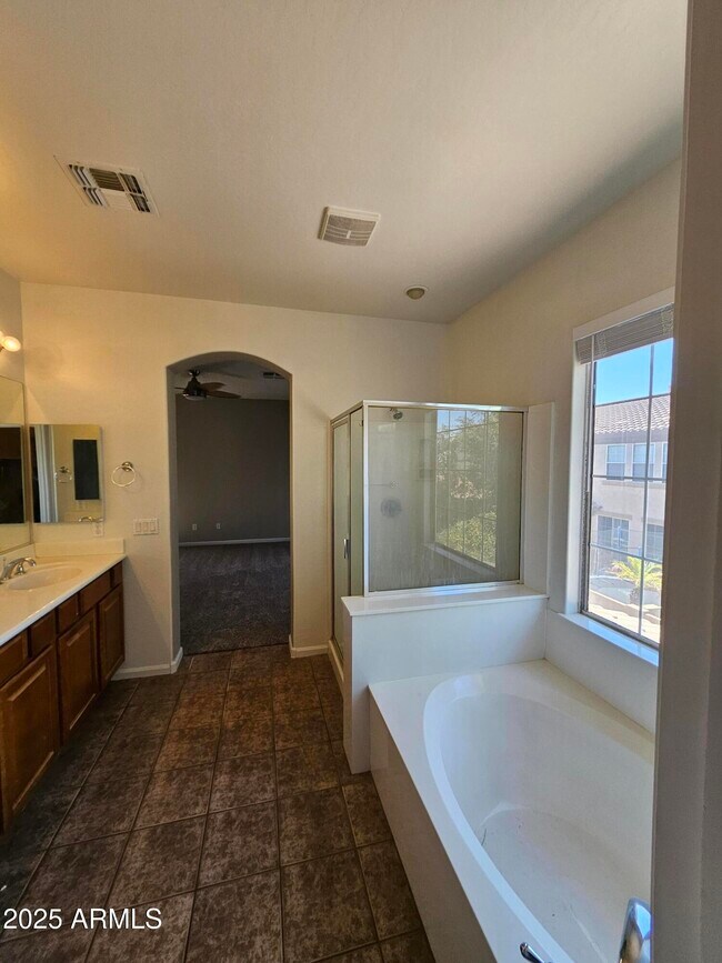 Building Photo - 2065 E Hulet Dr