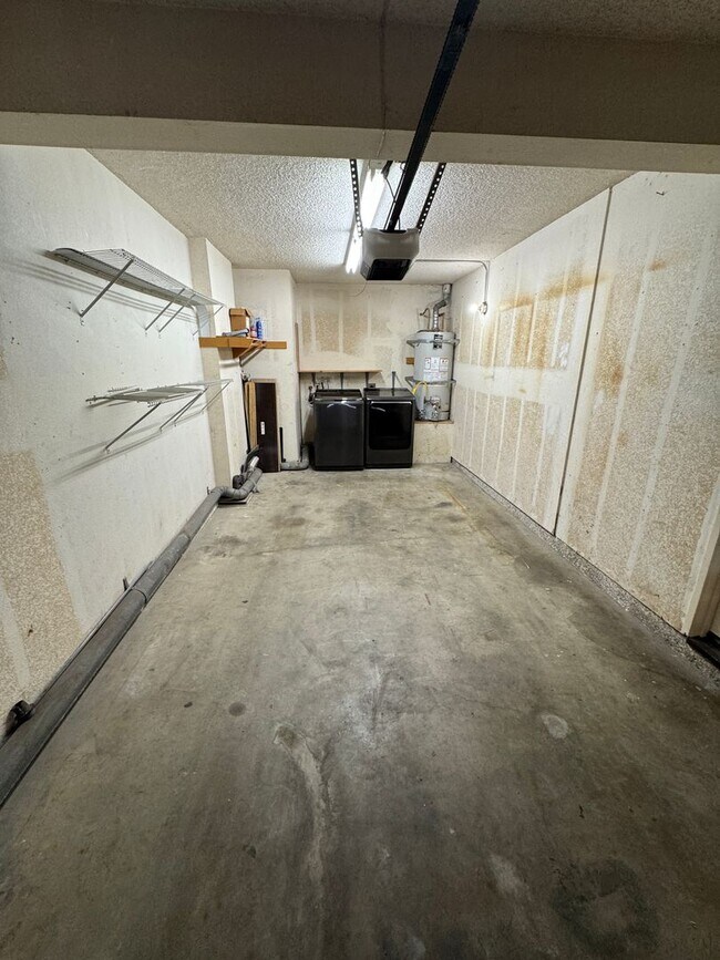 Building Photo - Spacious 2-Bedroom Townhome with Attached Garage and Washer/Dryer– El Cajon