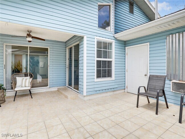 Building Photo - 1492 La Petite Ln