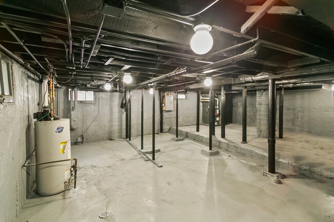 Building Photo - 1525 Burr Oak Rd