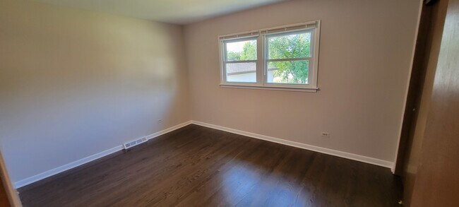 Building Photo - 608 Trent Ln