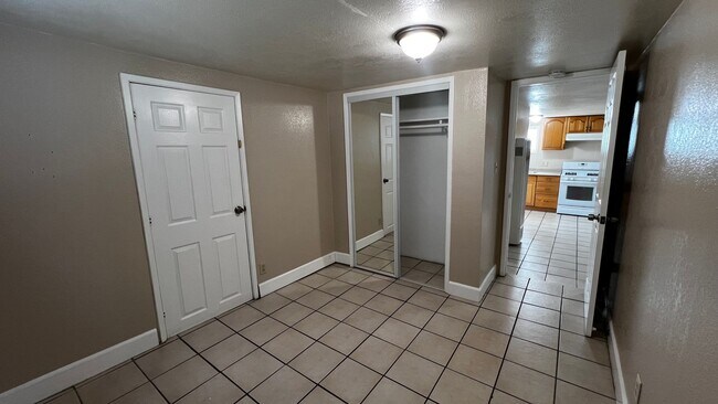 Building Photo - P15538