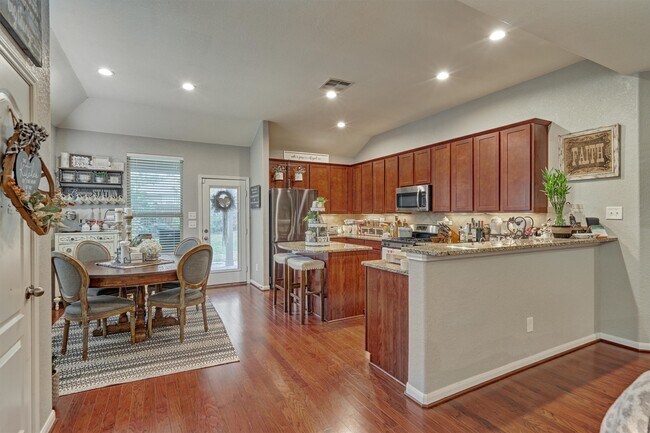 Building Photo - 204 Forest Peak Way