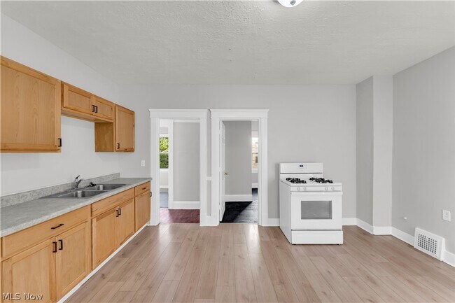 Building Photo - 13105 Carrington Ave
