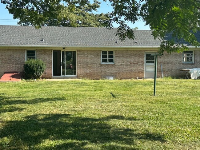 Building Photo - 3 Bedroom Ranch Home in Lampeter Strasburg...