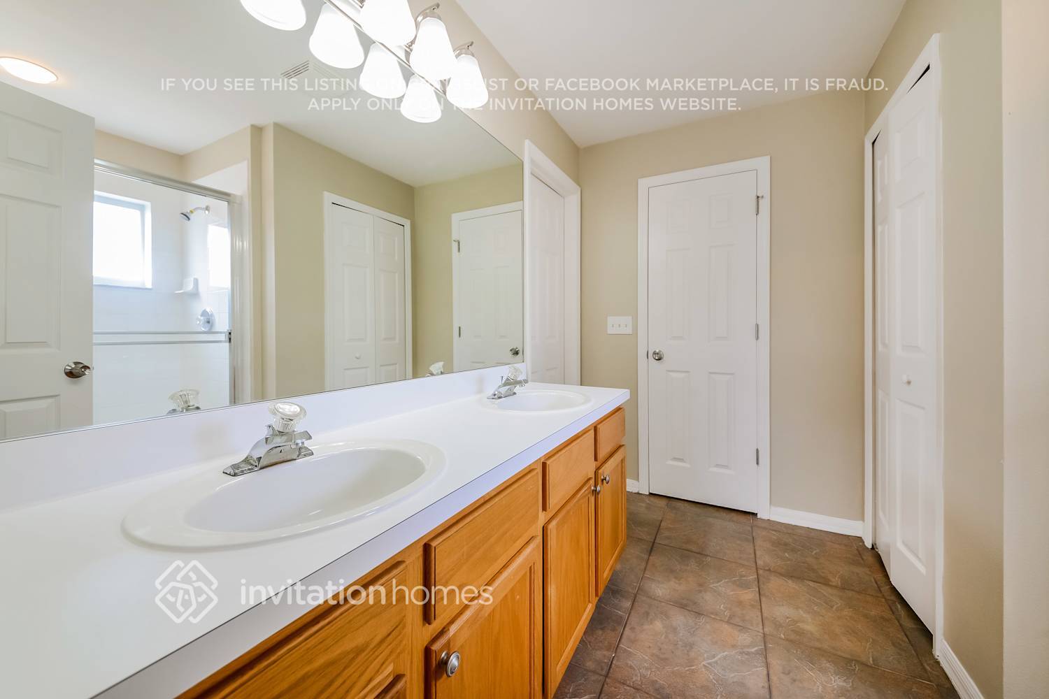 Building Photo - 4526 Sanibel Way