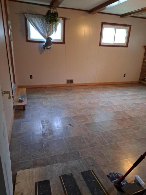 Building Photo - 758 S Huth Rd