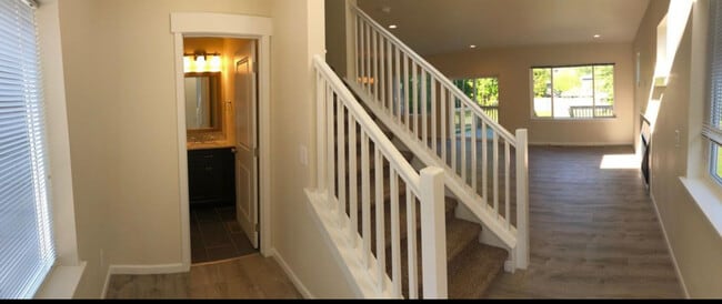 Building Photo - 1019 122nd Ave NE