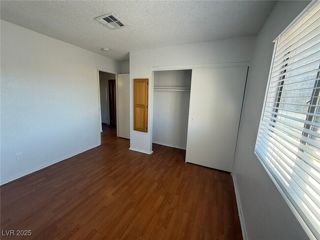 Building Photo - 725 Rock Springs Dr