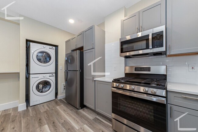 Building Photo - Porch Side