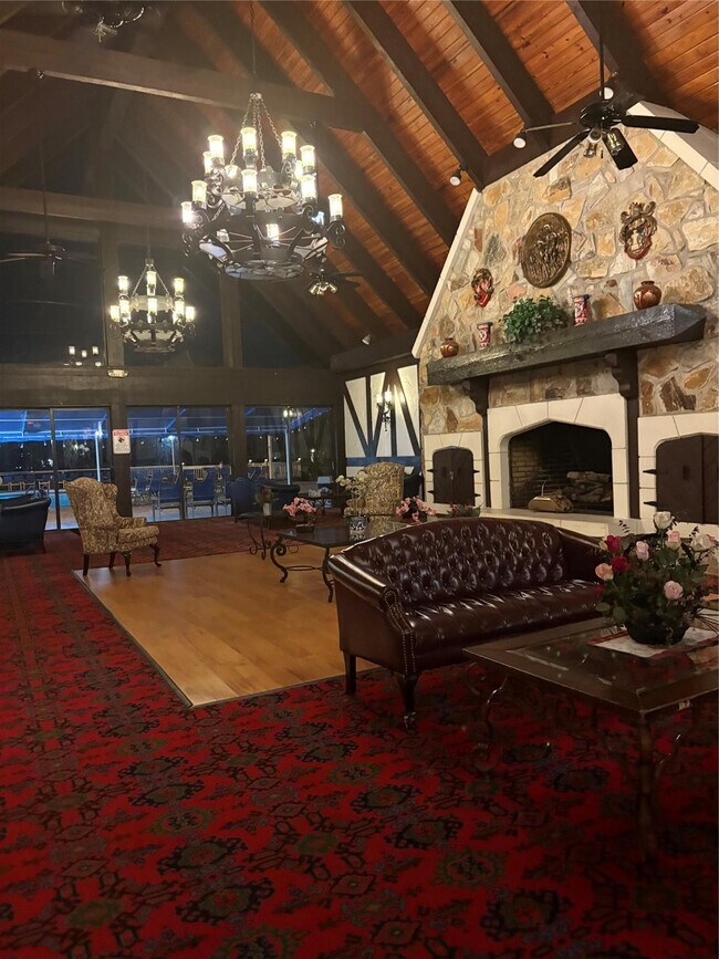 Building Photo - 3750 Inverrary Dr