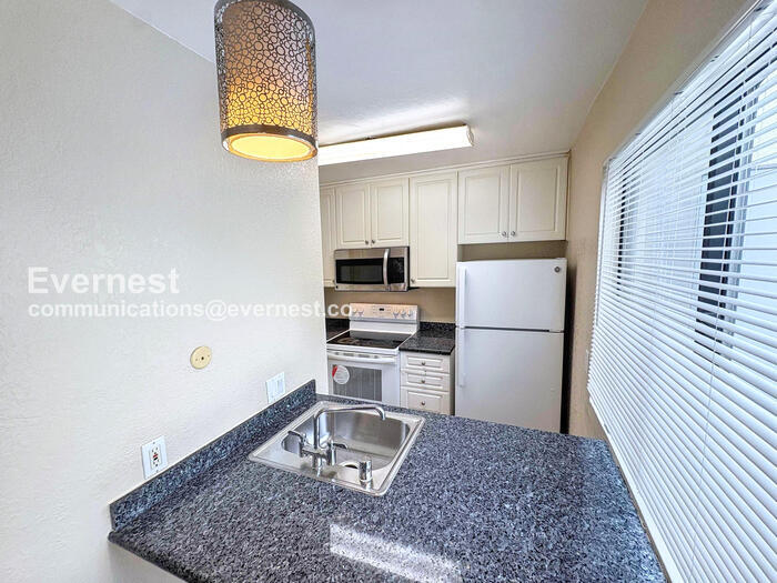 Building Photo - 2520 Walters Way