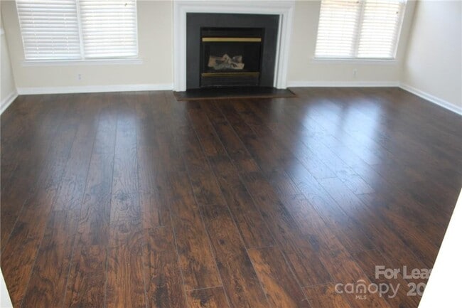 Building Photo - 2715 Old Ironside Dr