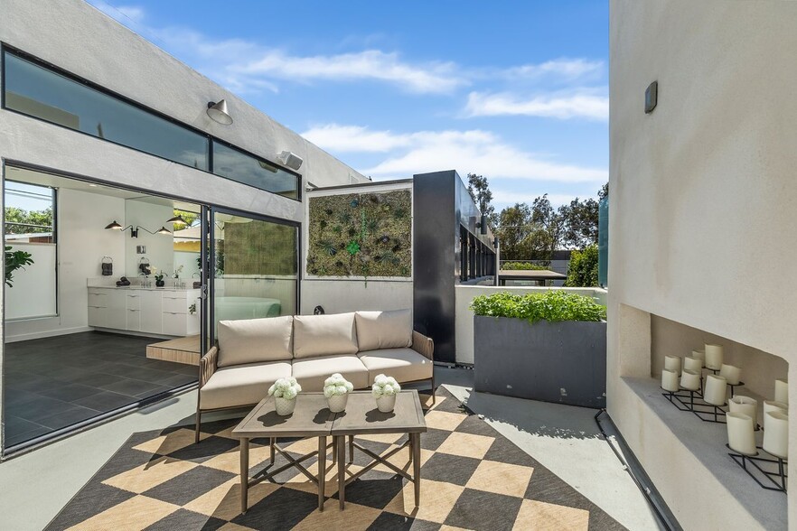 Building Photo - 8617 Higuera St