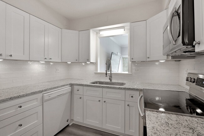 Building Photo - 60 Chaumont Square NW