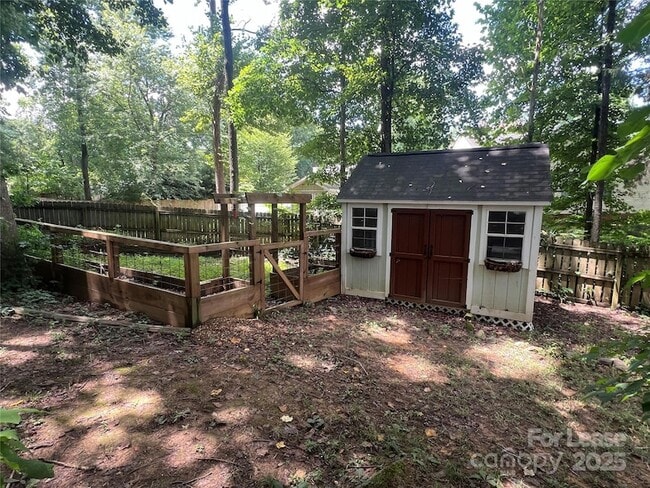 Building Photo - 4440 Hounds Run Dr