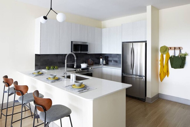 Building Photo - 1050 Howell Mill Rd NW