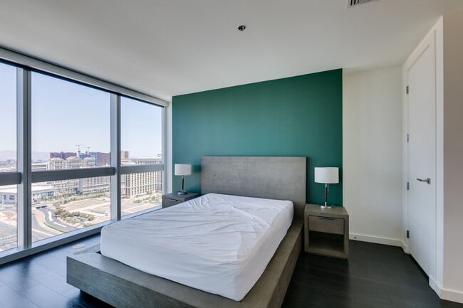 Building Photo - Luxury Furnished 2 Bed, 2 Bath Residence at The Martin with Strip & Mountain Views