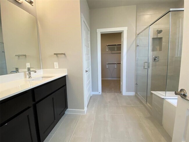 Building Photo - 29339 Red Rocks Pk Dr