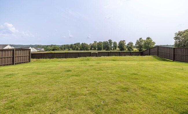 Building Photo - Like New Home in Evans