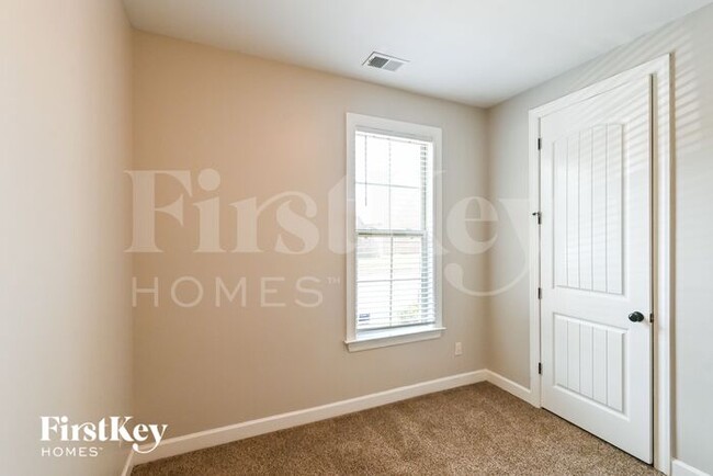 Building Photo - 10258 Evening Hill Dr