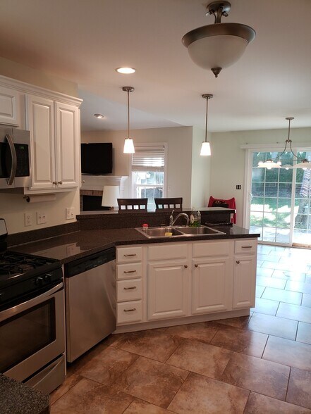 Building Photo - 1859 Meadowlark Ln