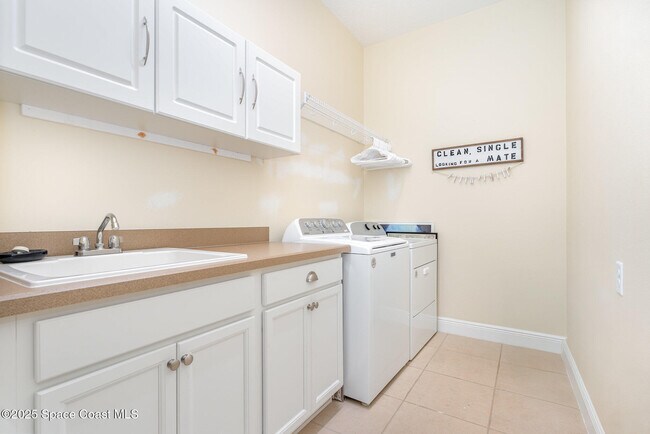 Building Photo - 2829 Avalonia Dr