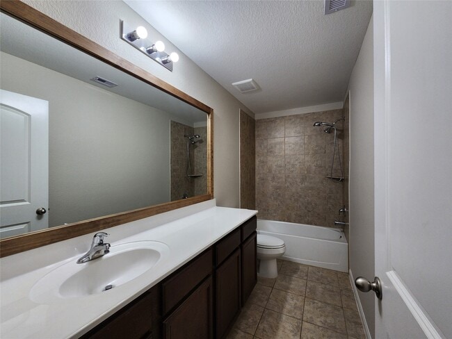 Building Photo - 22527 Cloverland Field Dr