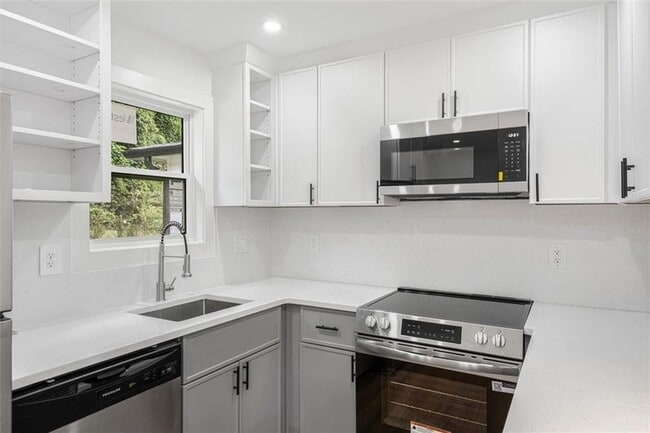 Building Photo - 2353 Clarissa Dr NW