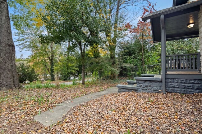 Building Photo - Beautifully Renovated Cottage - Great Nort...