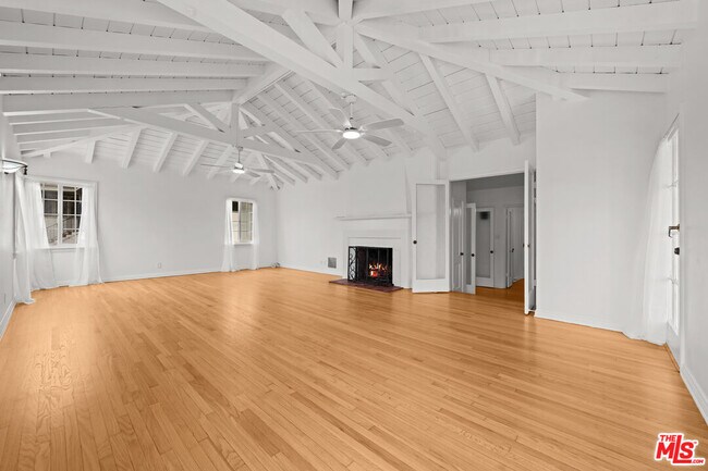 Building Photo - 3715 Homeland Dr