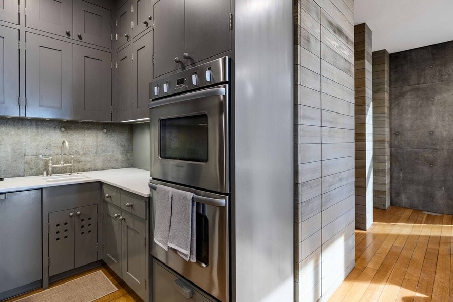 Building Photo - 1812 The Strand