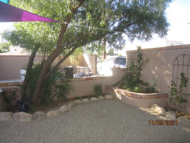 Building Photo - AMAZING 3 BED.  2 BA. ART DECO HOME WAS FULLY REMODELED IN 2021